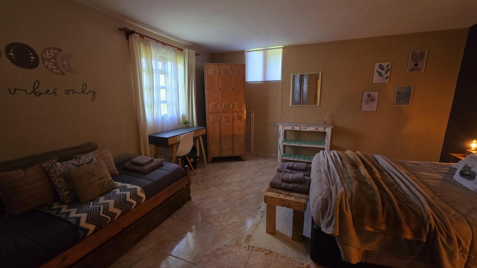Hostel Del Lago, Habitaciones Privadas Y Cabanas El Chalten Esterno foto