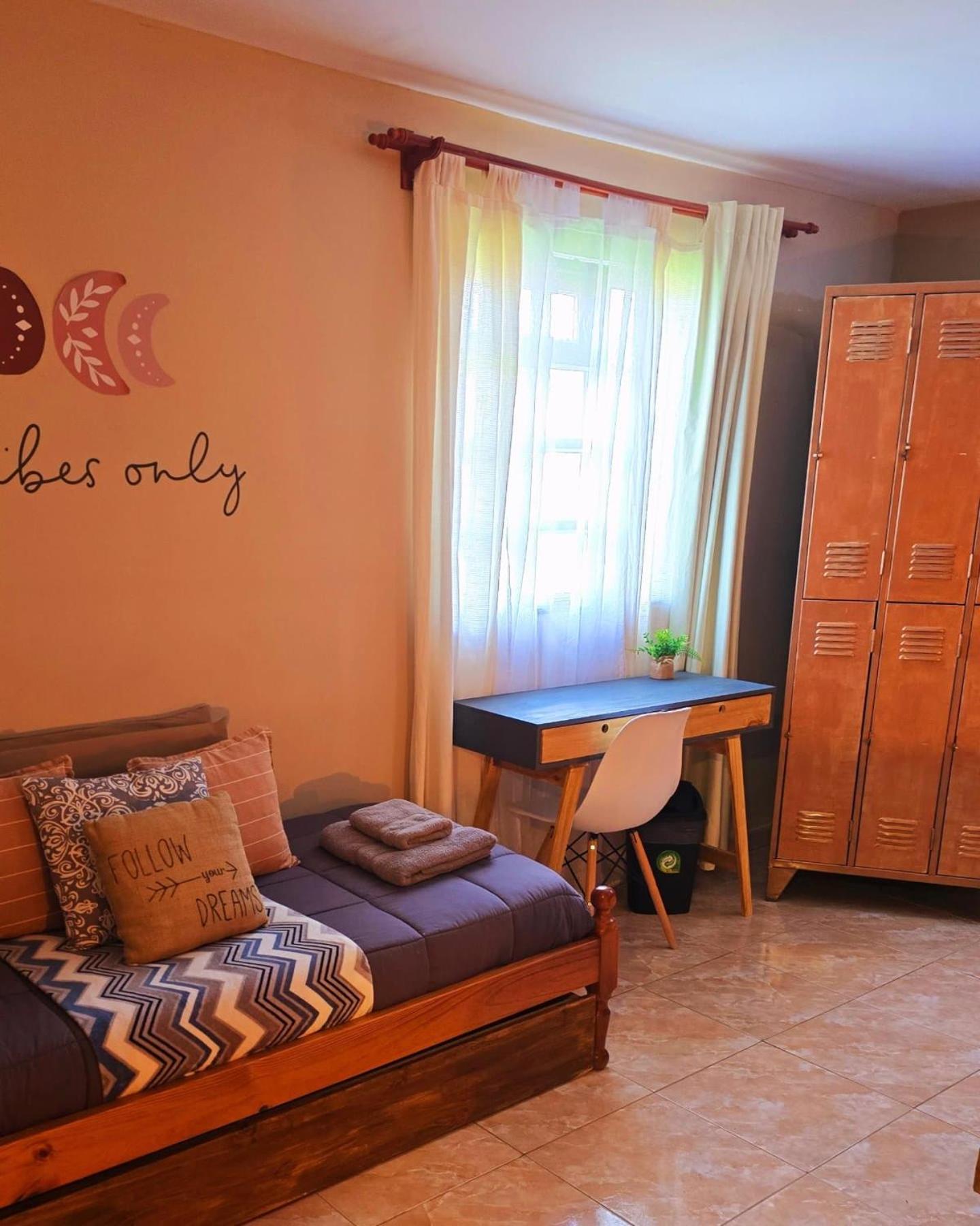Hostel Del Lago, Habitaciones Privadas Y Cabanas El Chalten Esterno foto